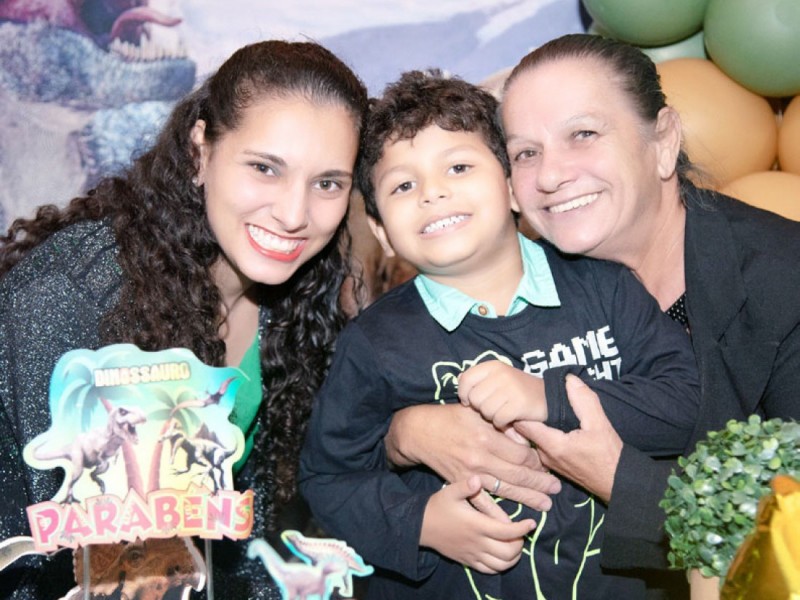 O aniversário de 5 anos de José Victor foi comemorado no dia 28/04, na Associação da Lince. Tudo no amor da mãe Izabel Cristina e da vó Lurdinha Maia.