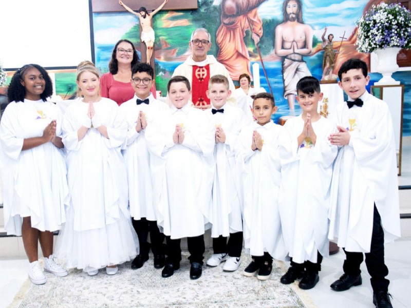 No sábado (27/04), os catequizandos da Capela São João Batista receberam pela primeira vez a Eucaristia. Parabéns a toda comunidade.