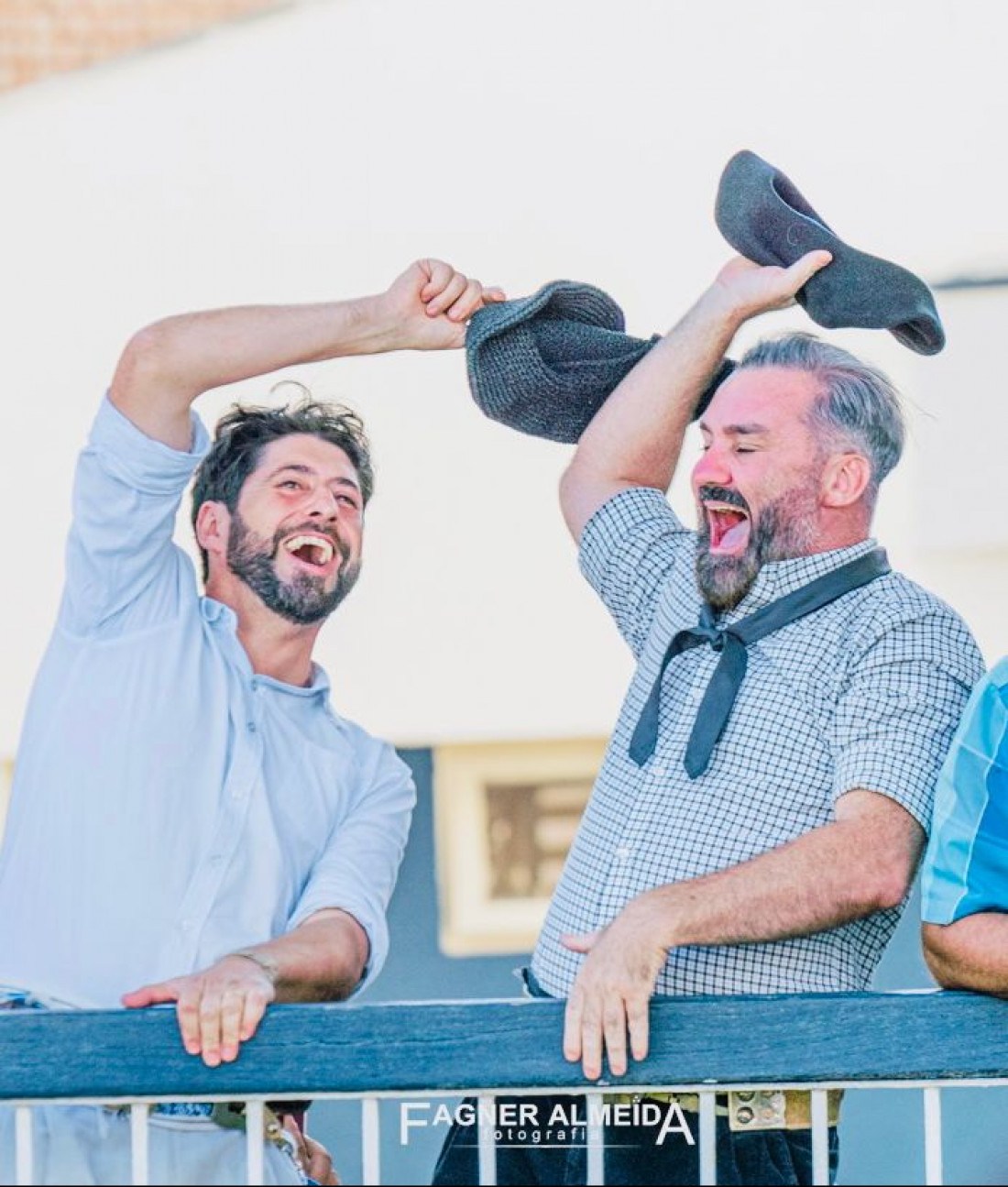 Cristiano (Cabanha Fundo da Serra) e Eduardo (Cabana La Frontera) comemorando a vaga conquistada na Expointer 2024.