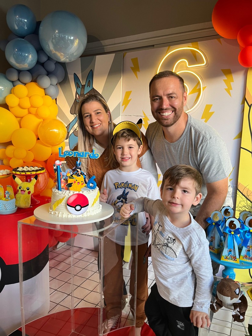 Lindo e amado, Leonardo Alfredo Schramm na comemoração de seu aniversário de 6 anos. Os pais Douglas e Adriana reuniram familiares e amigos para a data especial, 30/05. O irmão Henrique também curtiu a festa. Amo todos!