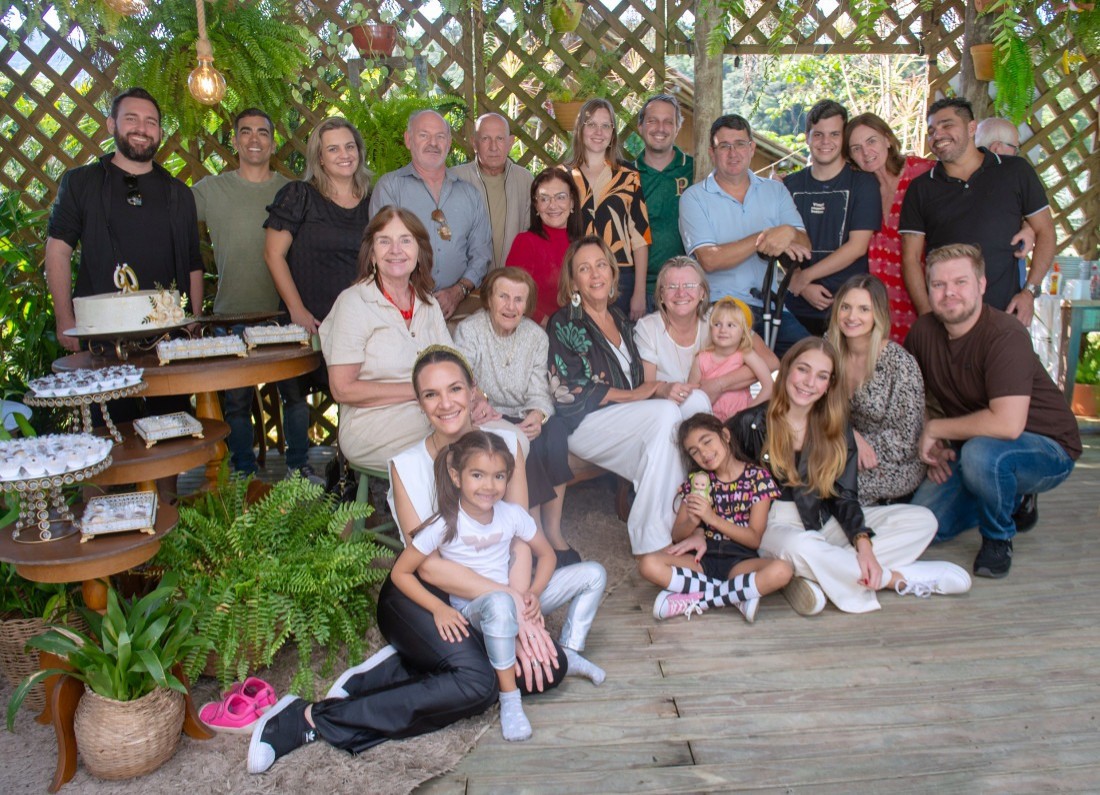 O dom da Vida! Família reunida para celebrar os 90 anos da dona Valéria Melato Cadore. A merecida comemoração aconteceu no dia 2, Sítio Salvador.