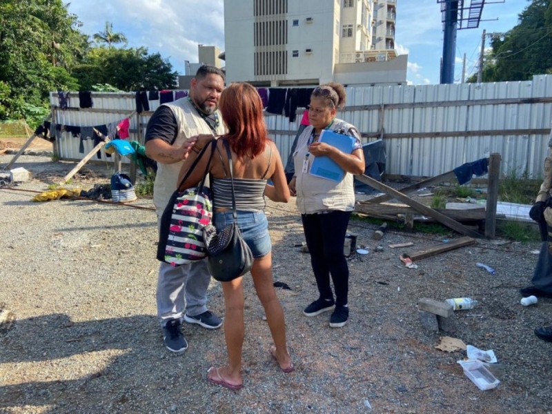 Agentes da Assistência Social realizam abordagens a pessoas em situação de vulnerabilidade social em Blumenau