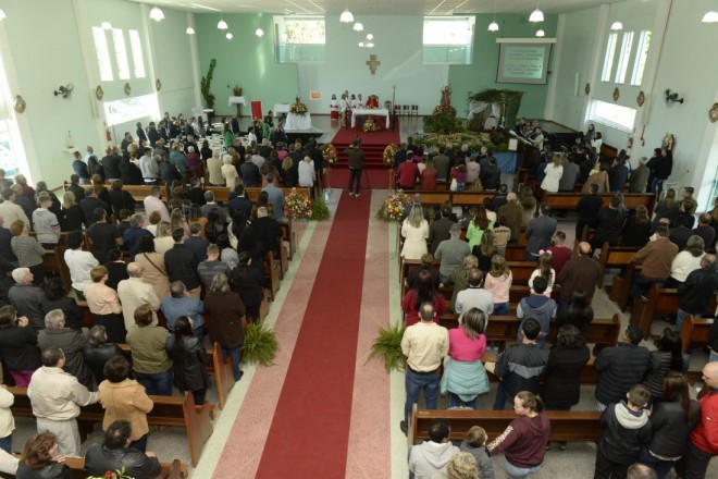 As celebrações religiosas reúnem sempre muitos devotos 