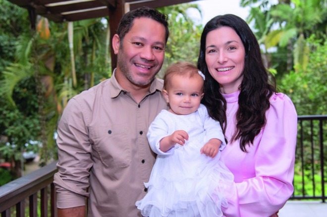 Fernando, Suelen e Gabriela, pai, mãe e filha