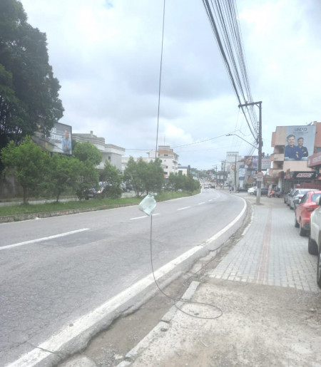 Fio soltos por Gaspar colocam em risco a segurança das pessoas