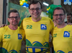 Prefeito e vice eleitos teriam participado de evento público ao lado do atual prefeito da cidade