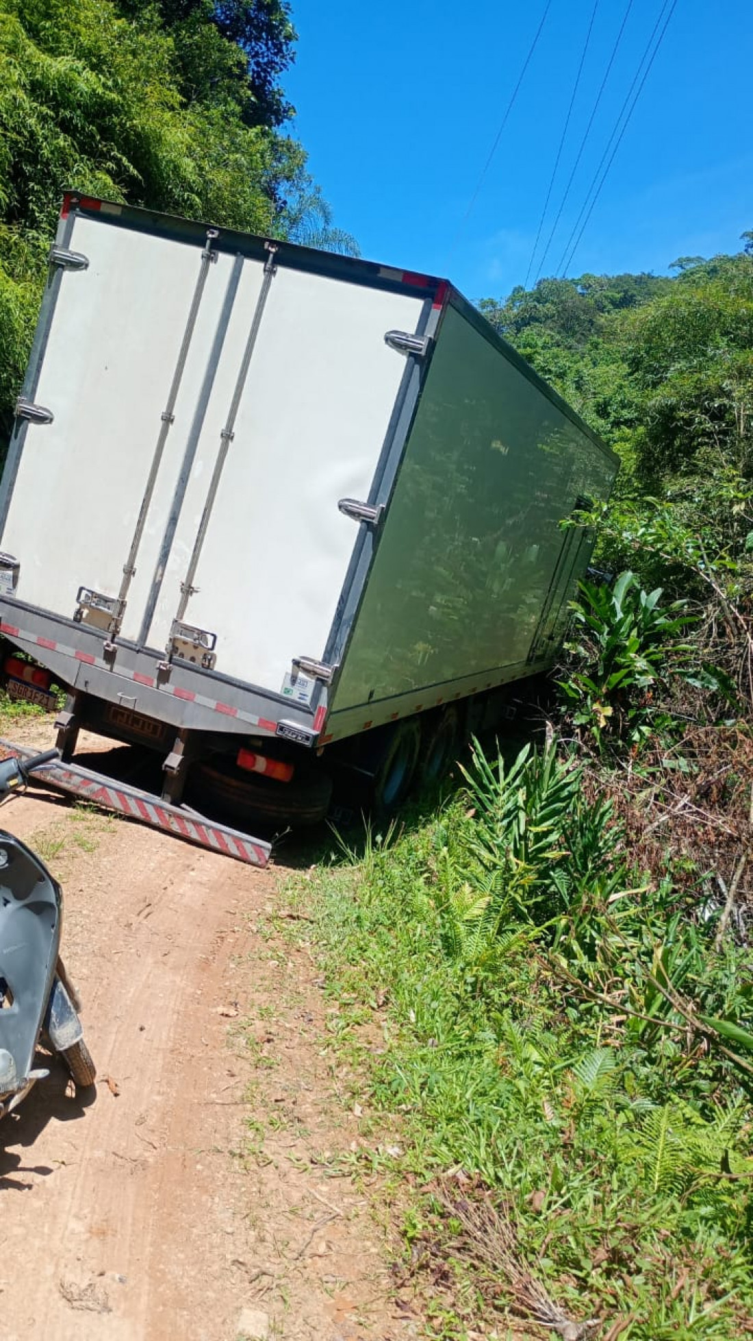 Veículo atolou na terça-feira