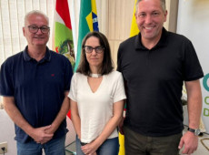 Ana Paula Lapolli Isensee, nova secretária de Planejamento Territorial, com prefeito e vice-prefeito, Paulo Koerich e Rodrigo Althoff